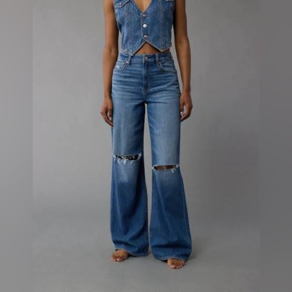 AE Dreamy drape high rise
Women's Blue Distressed Jeans
